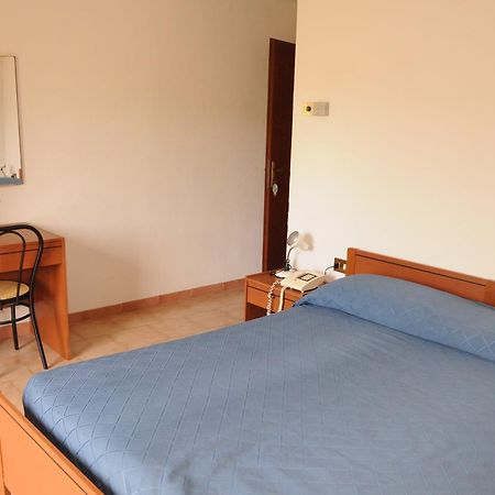 טרקינה Hotel La Quiete מראה חיצוני תמונה
