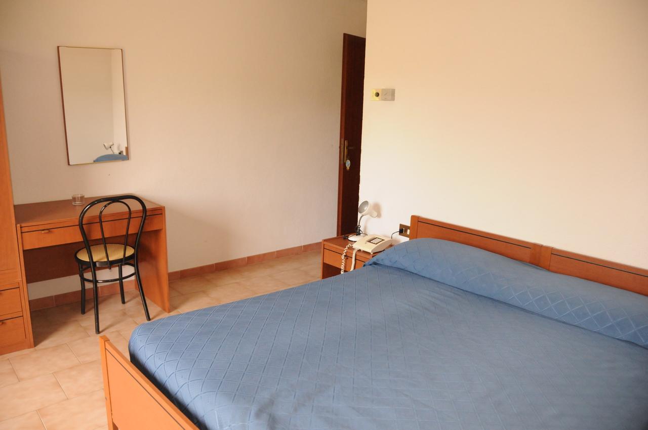 טרקינה Hotel La Quiete מראה חיצוני תמונה