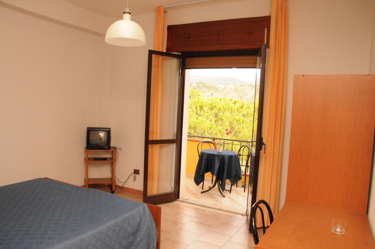 טרקינה Hotel La Quiete מראה חיצוני תמונה