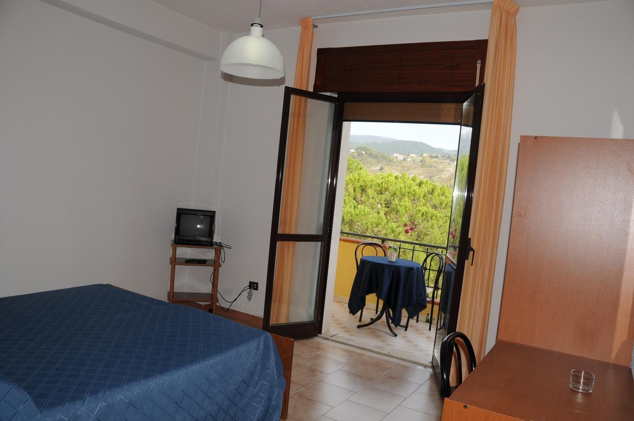 טרקינה Hotel La Quiete מראה חיצוני תמונה
